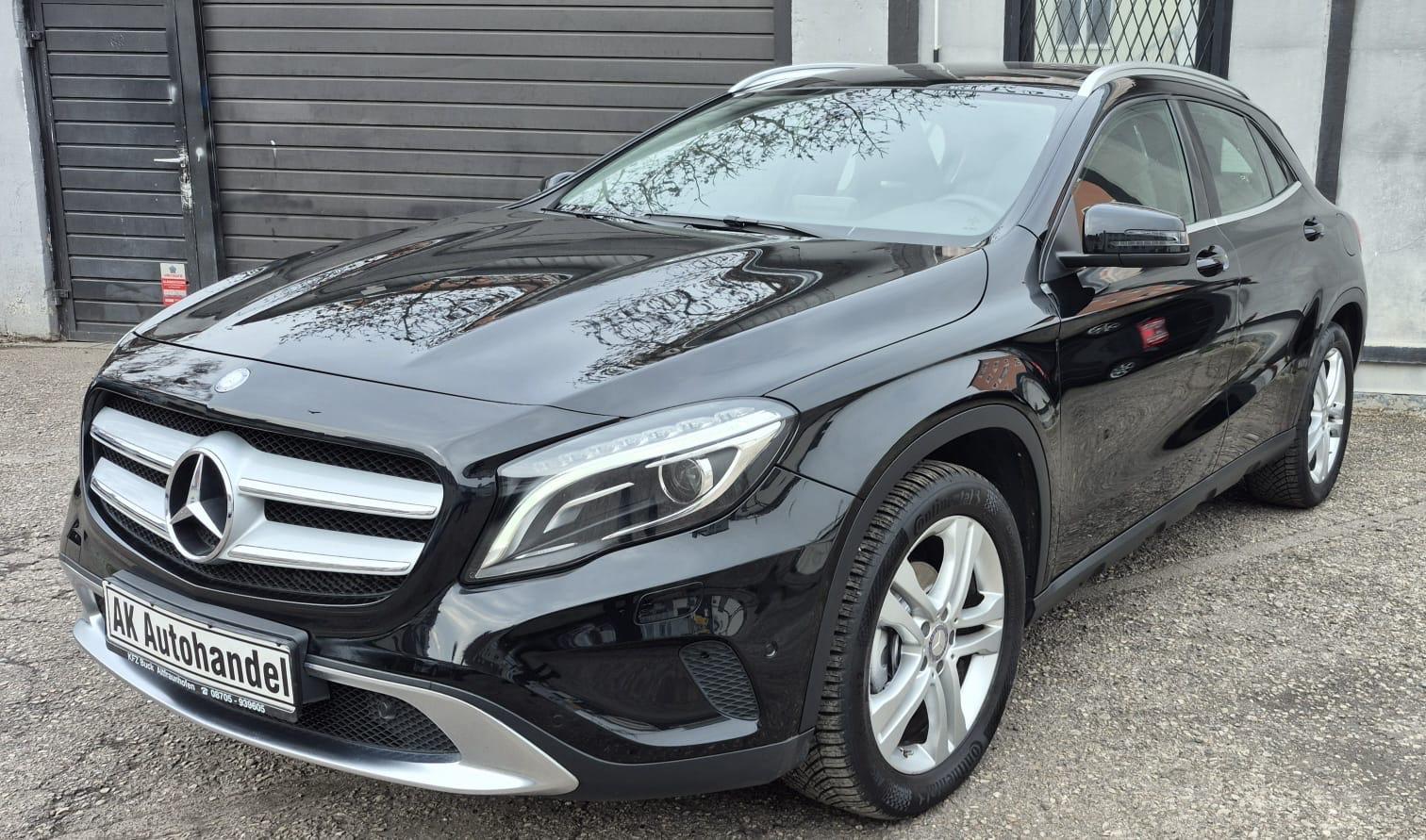 Mercedes-Benz GLA 200 Aut Pano/Schiebedach Navi