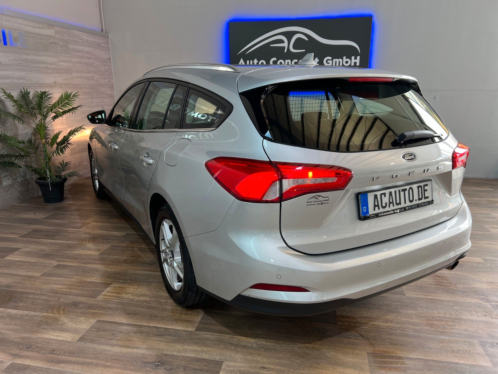 Fahrzeugabbildung Ford Focus Turnier  1,5 TDCI *E-HECKKLAP *SPUR*DAB*