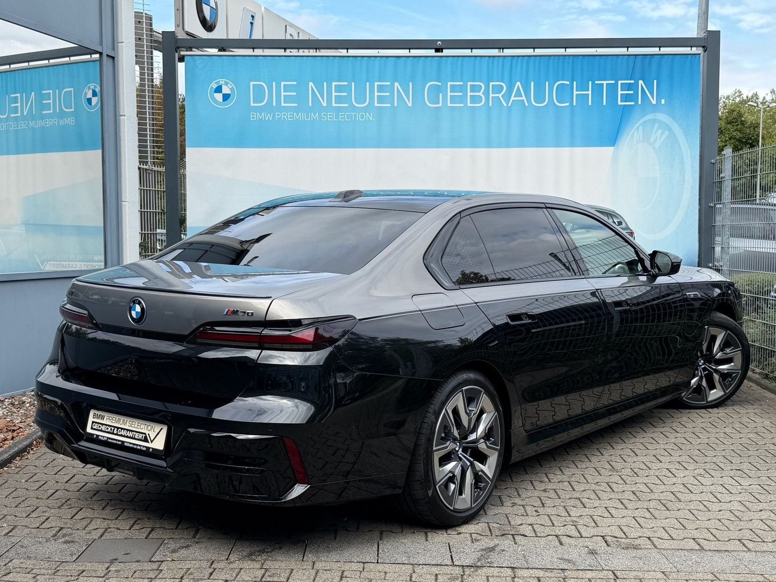BMW i7 M70 xDrive M Sport Two-Tone B&W TV Lounge foto 3