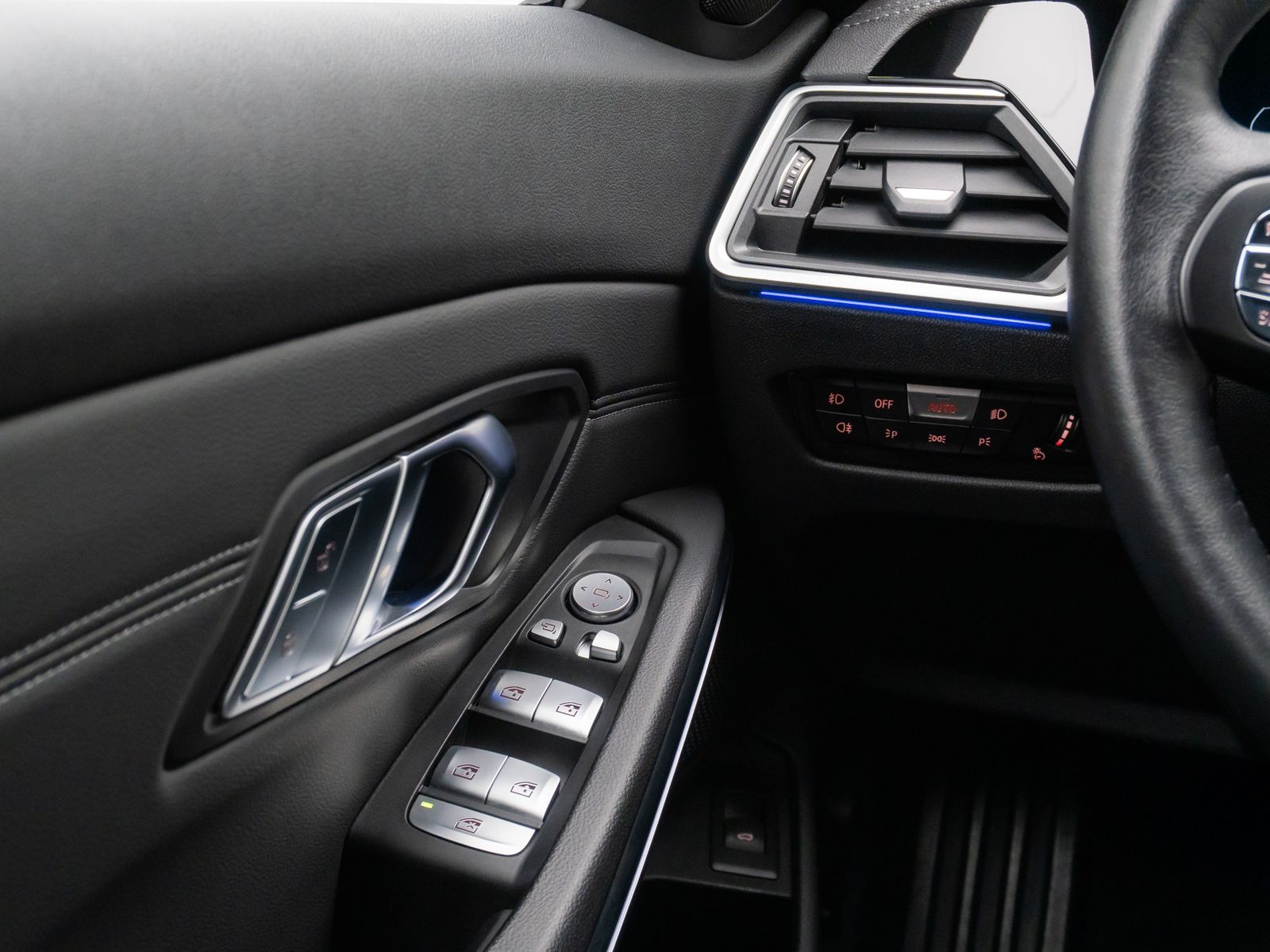 Fahrzeugabbildung BMW 320i Sport Line Stop&Go Kamera DAB Alarm Komfort