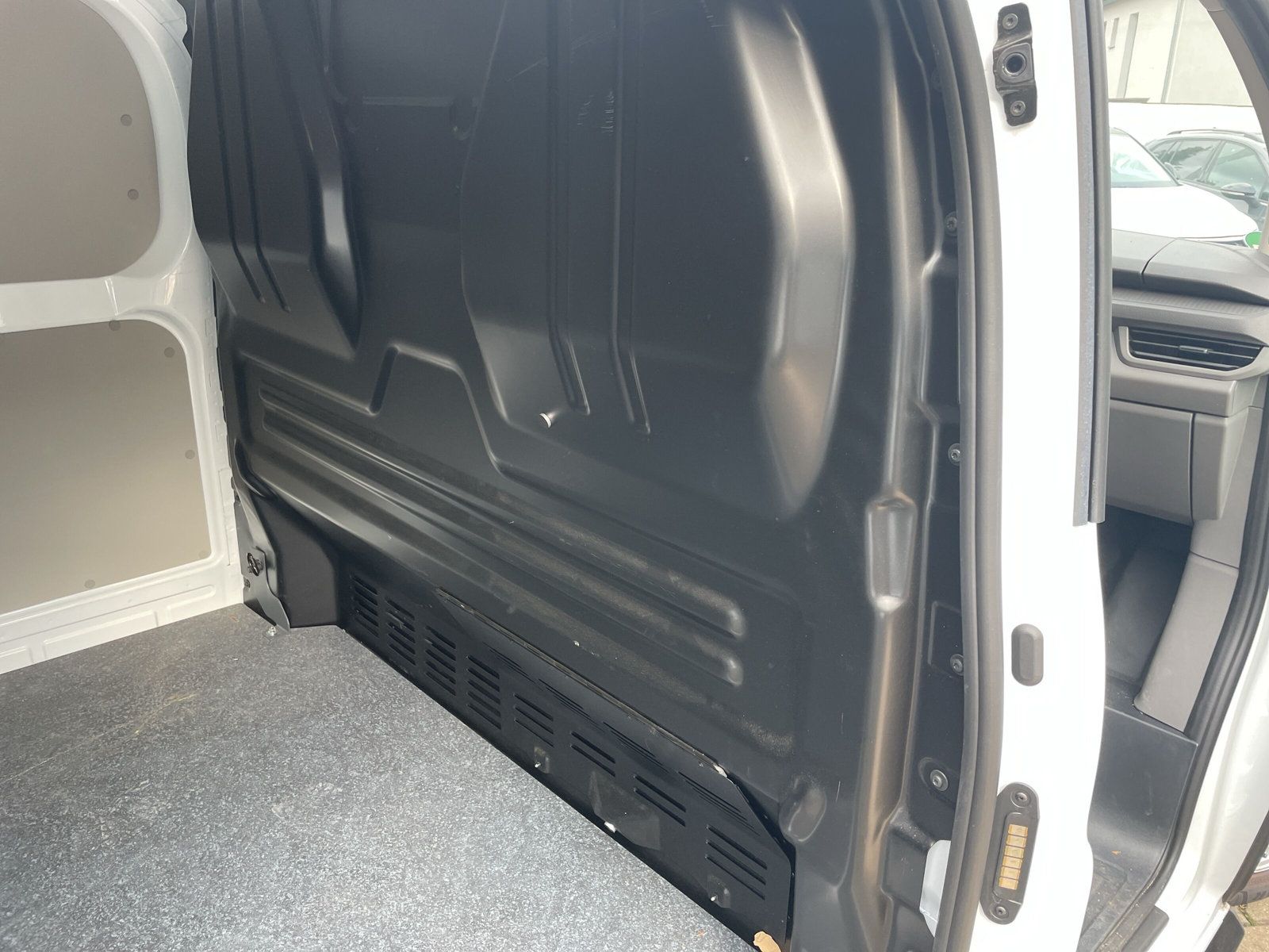 Transporter Kasten IQ.LIGHT NAVI Rückfahrkamera