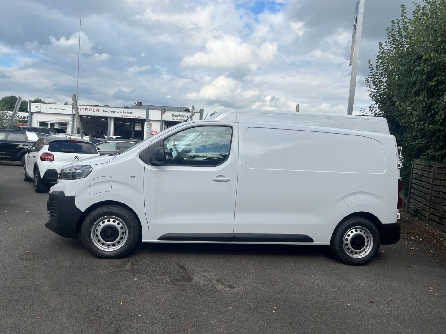 Fahrzeugabbildung Peugeot Expert KW Elektro Standard 75 kWh Navi Temp.