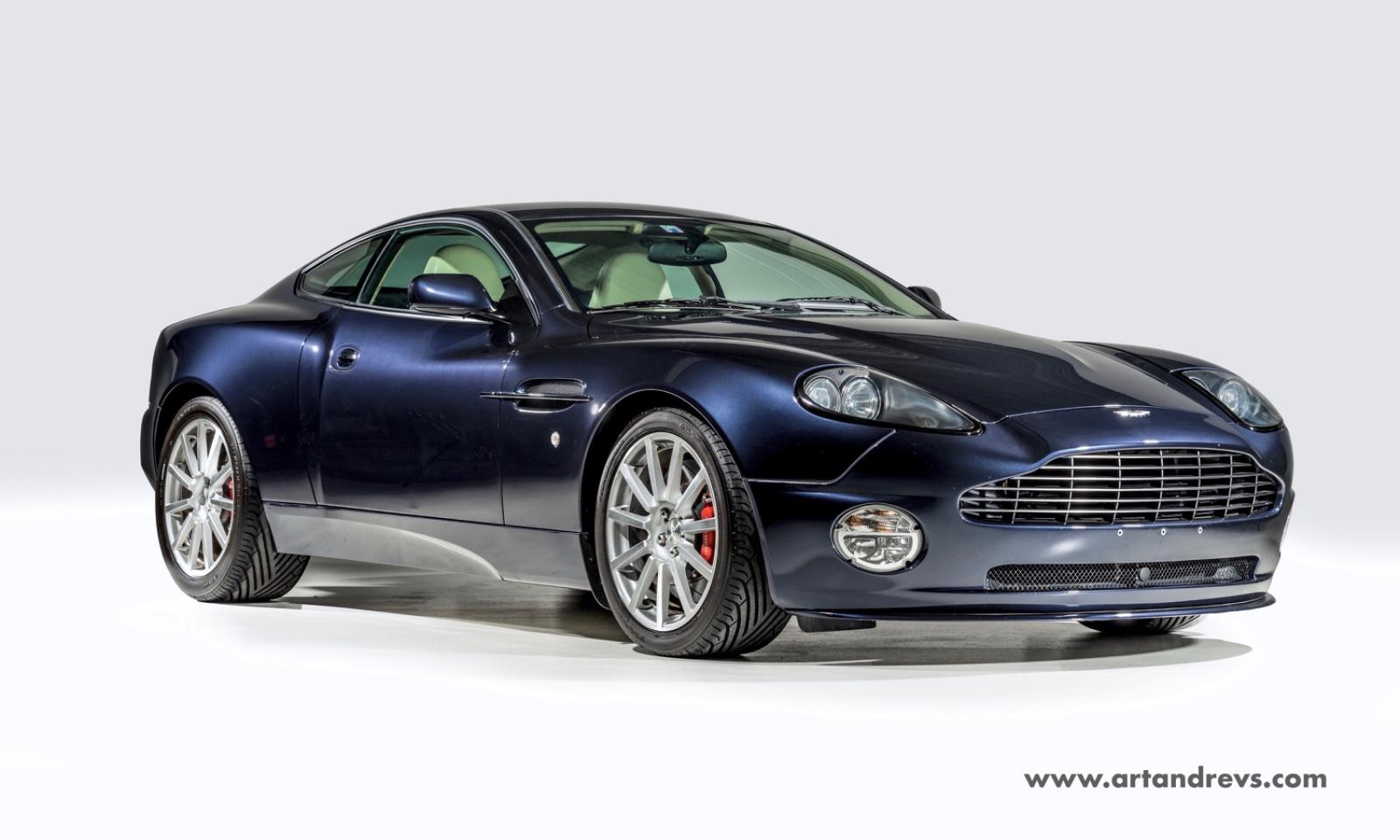Aston Martin Vanquish S - Like new condition - 14700 km