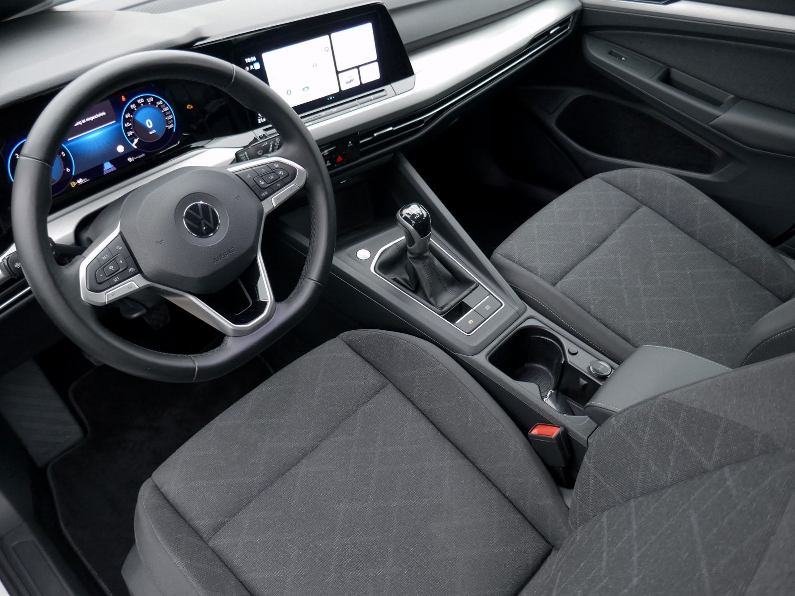 Fahrzeugabbildung Volkswagen Golf VIII Life 2.0 TDI | LED PDC ACC Navi