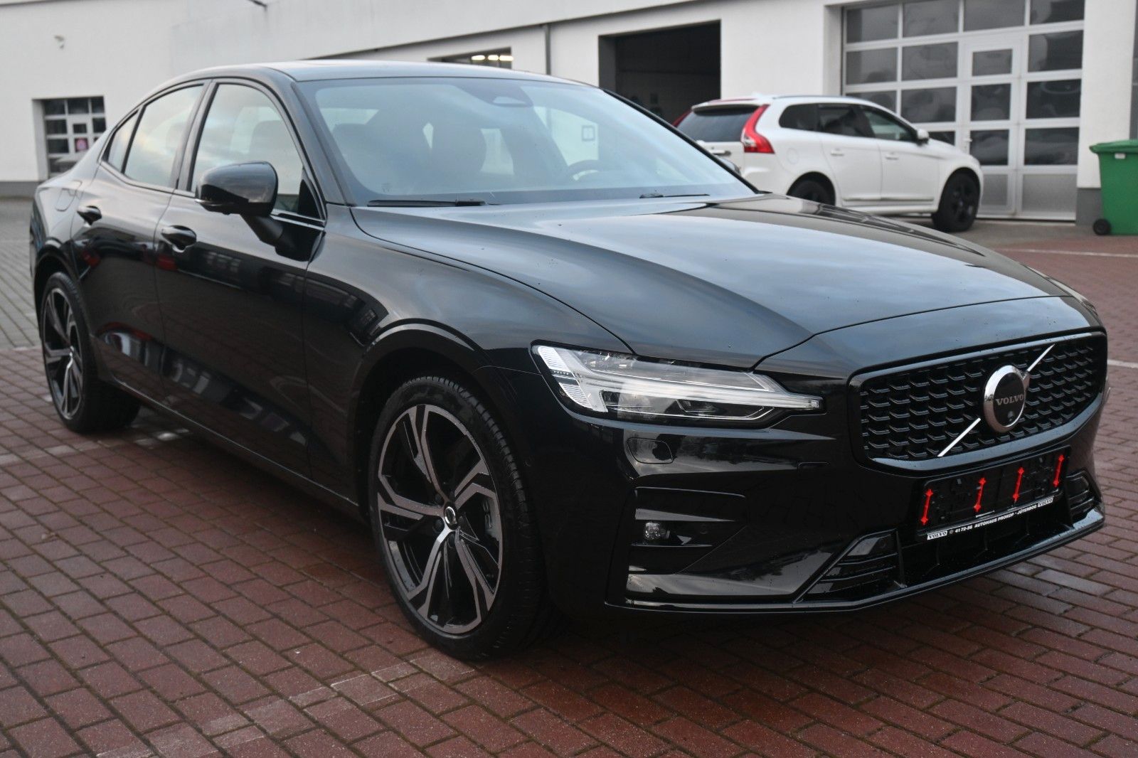 Fahrzeugabbildung Volvo S60 B4 B DSG Plus Dark*STHZG*360°*PANO*ACC*AHK