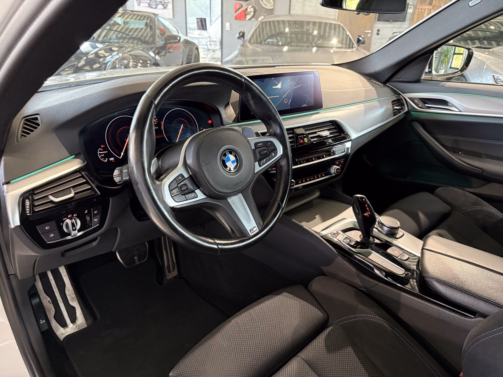 BMW 520 i M Sport*1.HAND*KAMERA*NAVI*DAB+