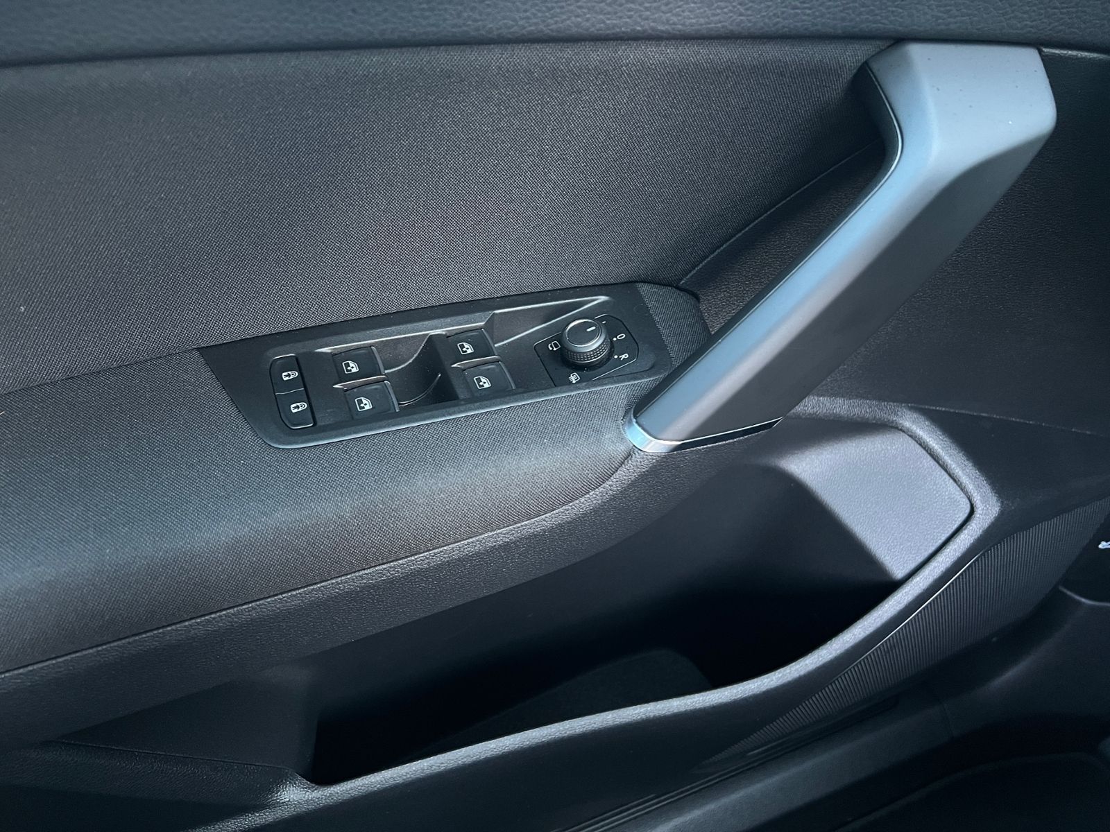 Fahrzeugabbildung Volkswagen Touran Highline 2.0 TDI DSG *AHK, 7 Sitze, LED,