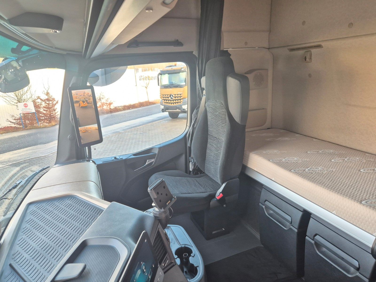 Fahrzeugabbildung Mercedes-Benz Actros 1848 LS Öl-Retarder Standklima BigSpace