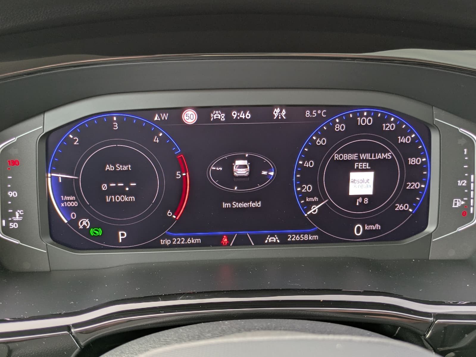 Fahrzeugabbildung Volkswagen Touran 2.0 DSG R-Line High. Pano 7-Si IQ.Dri AHK