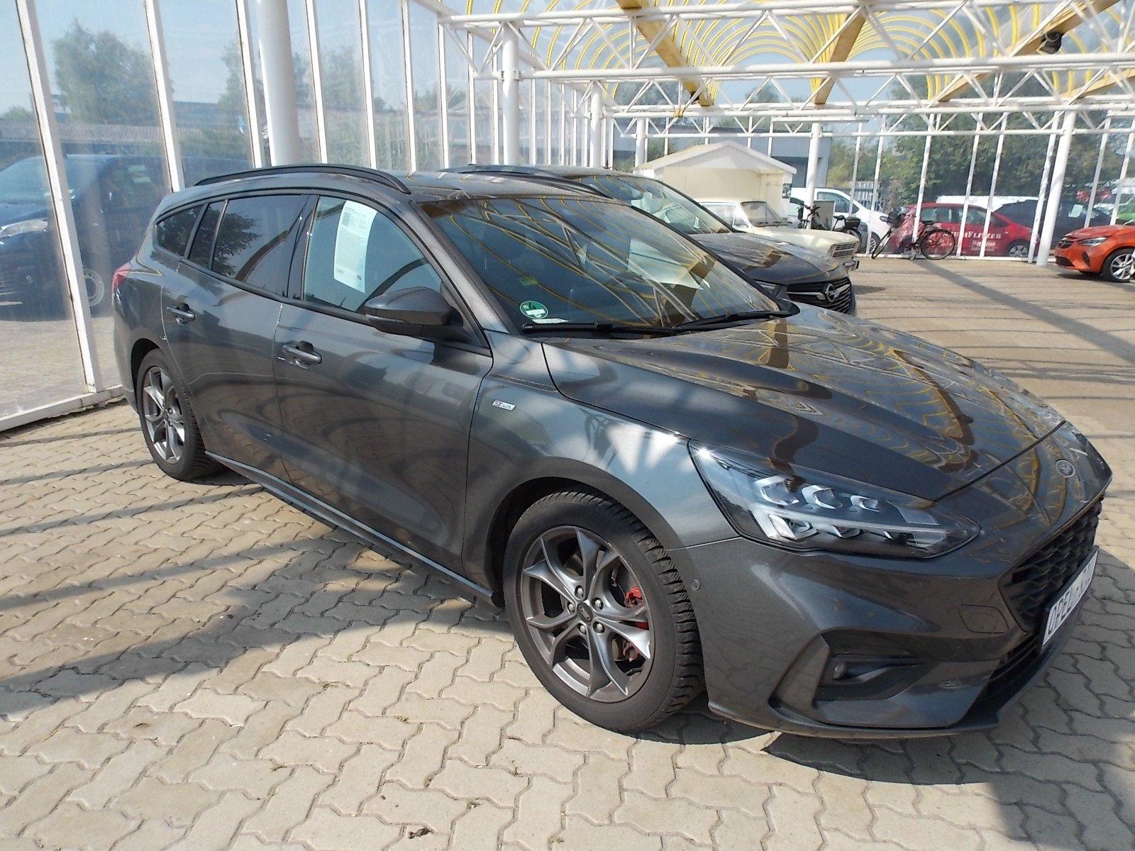 Ford Focus 1.0 EcoBoost ST-Line X + AHK 1.0 EcoBoost 