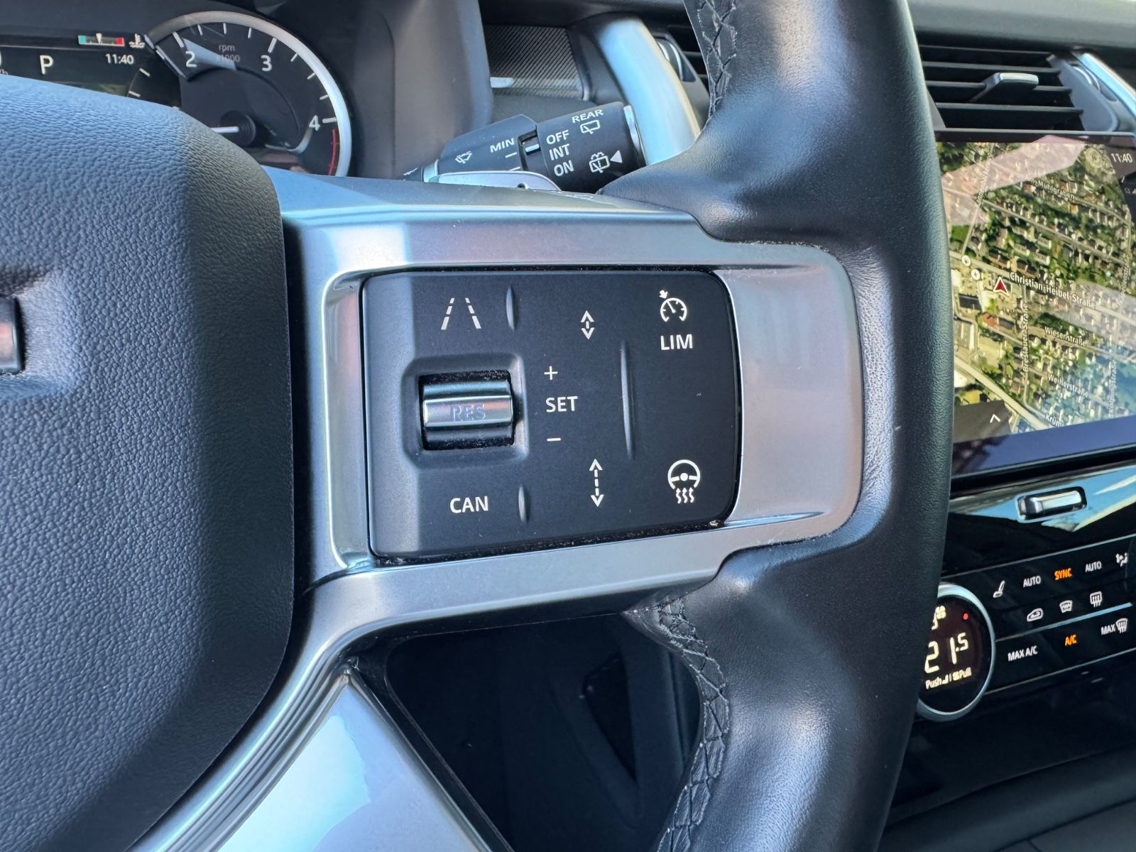 Fahrzeugabbildung Land Rover Discovery  R-Dynamic AWD/7-SITZER/360'°Cam/AHK