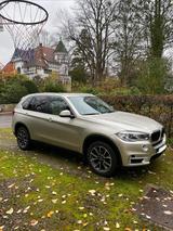BMW X5 xDrive 30d - Unfallfrei von Privat  - mit Diesel-Antrieb: Beige, Leder