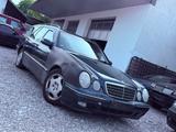 Mercedes-Benz E 280 T MOTOR UND GETRIEBE GUT - gebrauchte Mercedes-Benz E 280 aus dem Jahr 2000