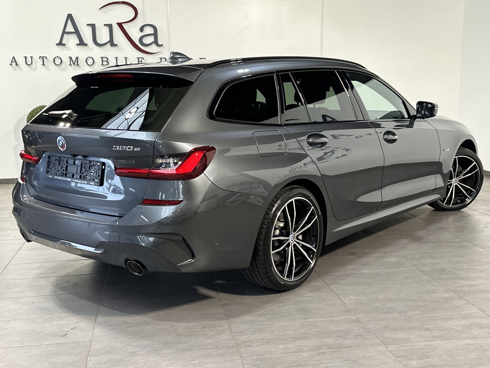 Fahrzeugabbildung BMW 320e Touring M-Sport NAV+LASER+HEAD-UP+KAMERA+VC