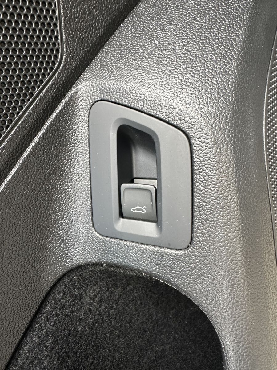 Fahrzeugabbildung Volkswagen Passat Variant HL NAV+LED+AHK+KAM+PANO+19ZO+AID