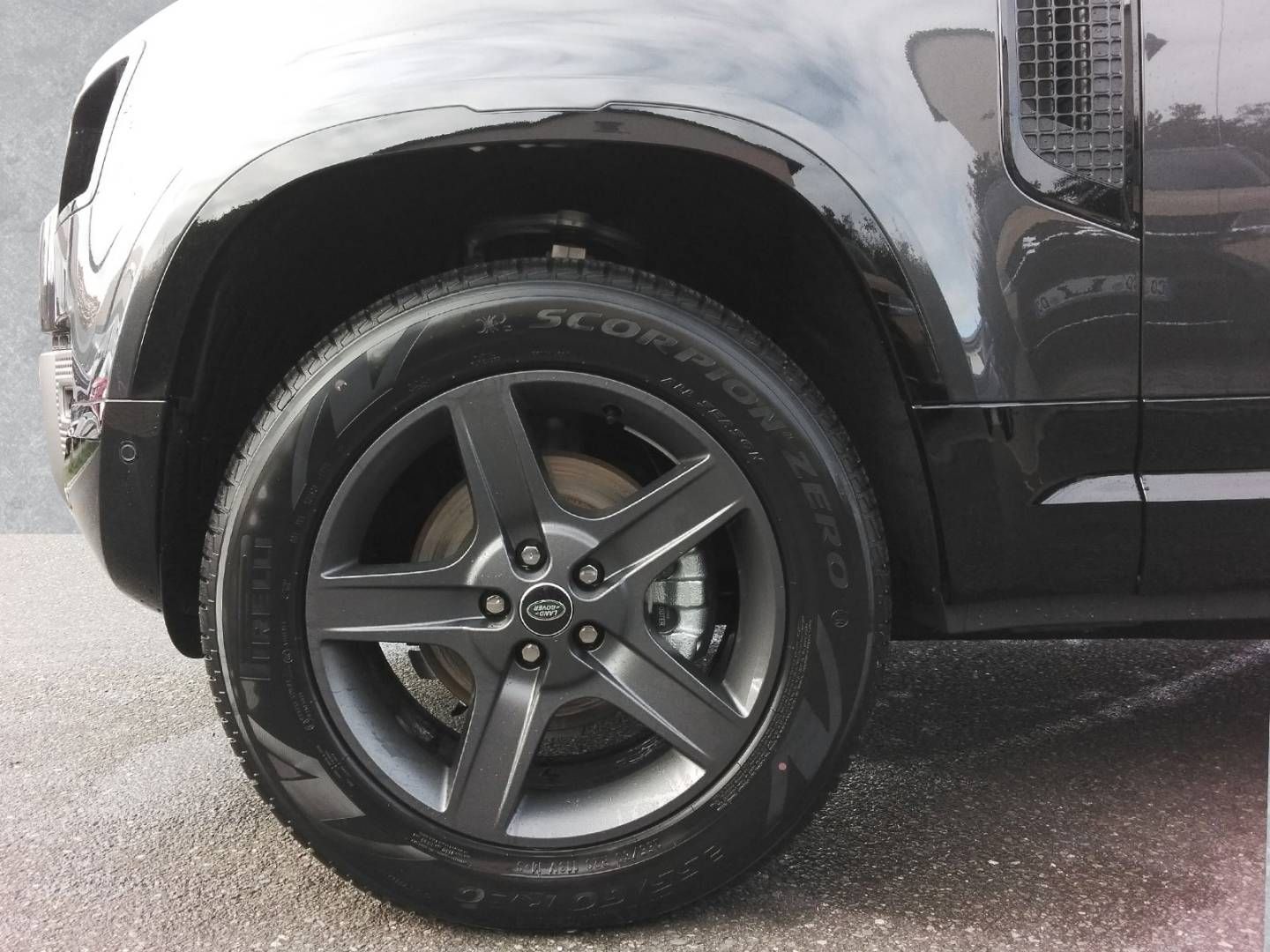 Fahrzeugabbildung Land Rover Defender 110 Hard Top D250 X-Dynamic SE