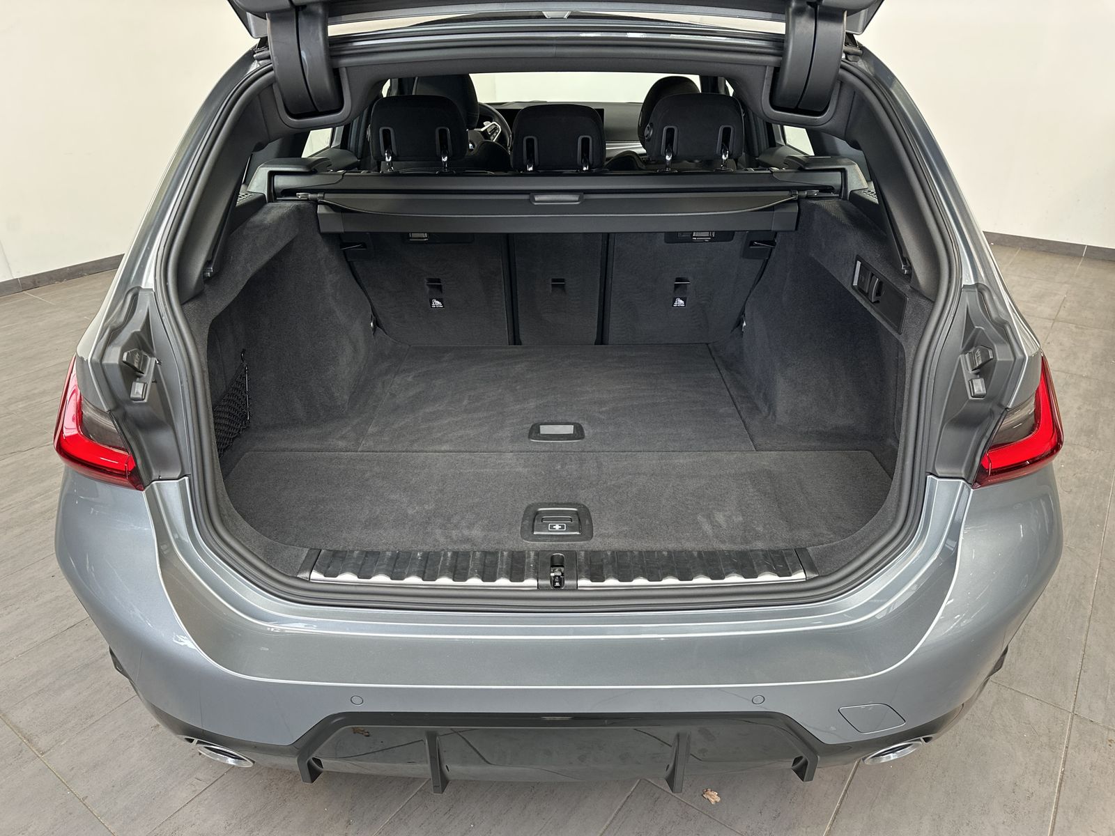 Fahrzeugabbildung BMW 320d Touring M-Sport NAV+LED+ACC+KAMERA+HUD+360°
