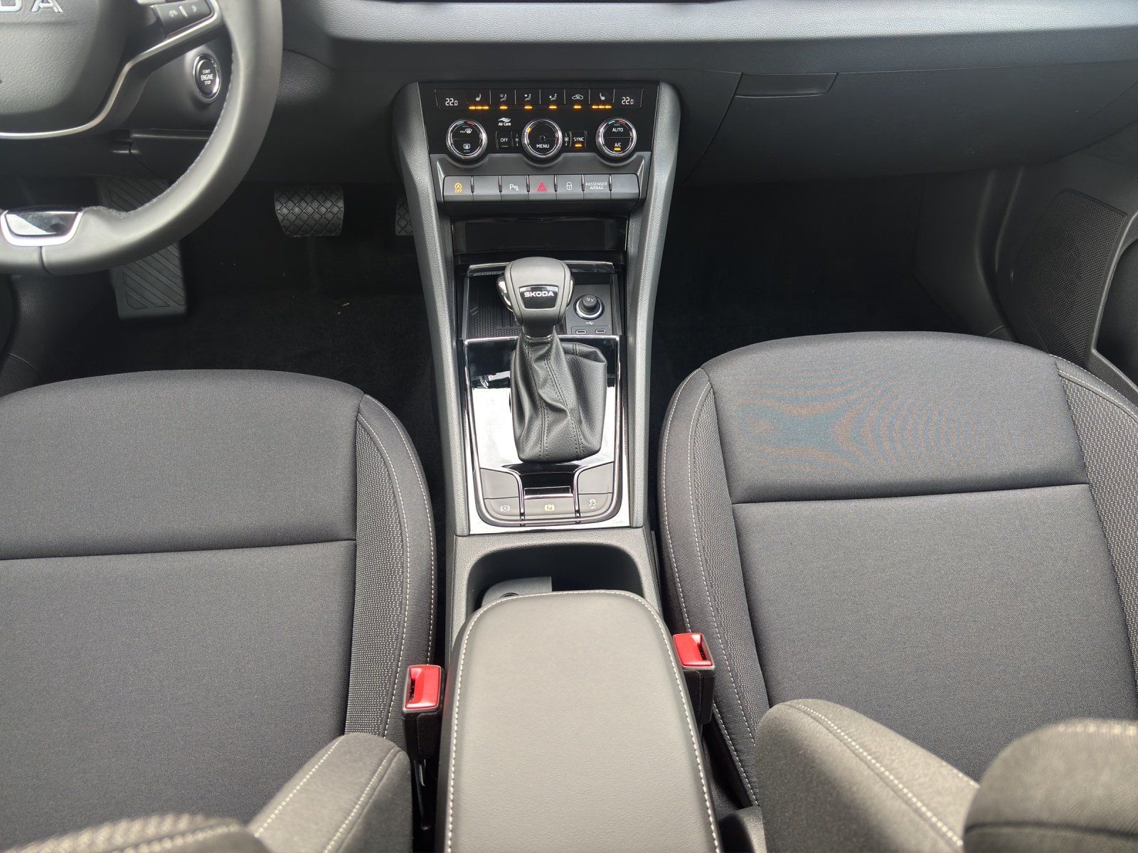 Fahrzeugabbildung SKODA Karoq Tour 1,5 TSI 110 kW DSG