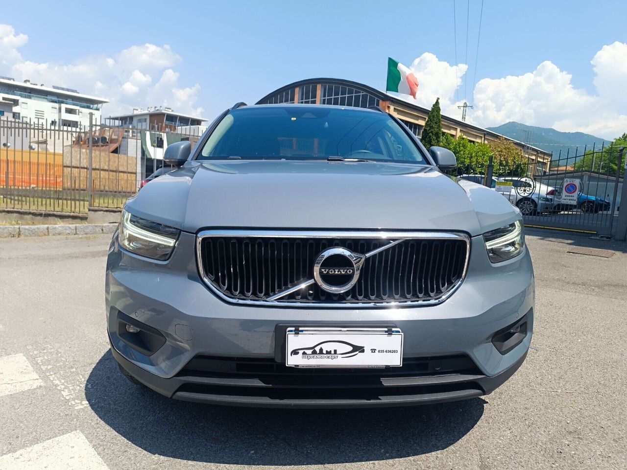 Volvo XC40 D3 Momentum Pro AUTOM. RETROCAMERA NA imagem 2