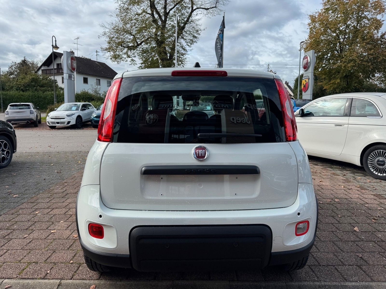 Fahrzeugabbildung Fiat Panda Pandina Hybrid 1.0 GSE 51kw (70PS) Weiß