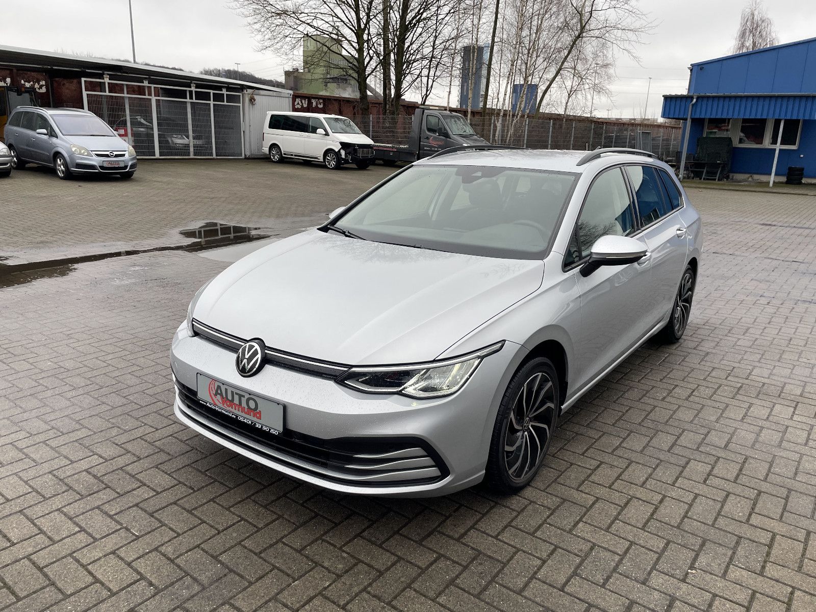 Volkswagen Golf - 1