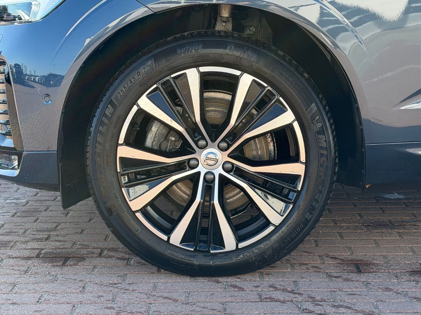 Fahrzeugabbildung Volvo XC60 B5 D Ultimate Dark AWD*STHZG*PANO*360°*ACC