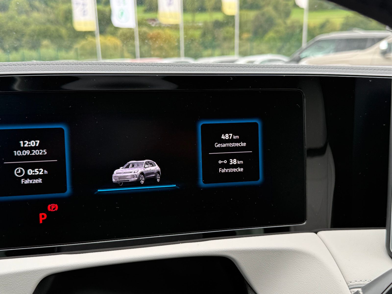 Fahrzeugabbildung Volkswagen Tiguan Elegance AHK ACC HUD LED-Matrix Massage