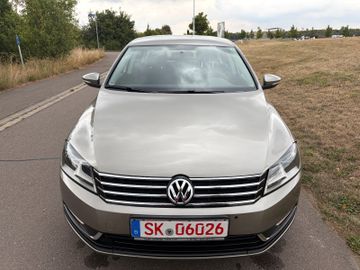 Volkswagen Passat - 2