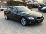 BMW 320 i Advantage*wenig Kilometer*AUTOMATIK*KAMERA - BMW 320 Gebrauchtwagen in Frankfurt