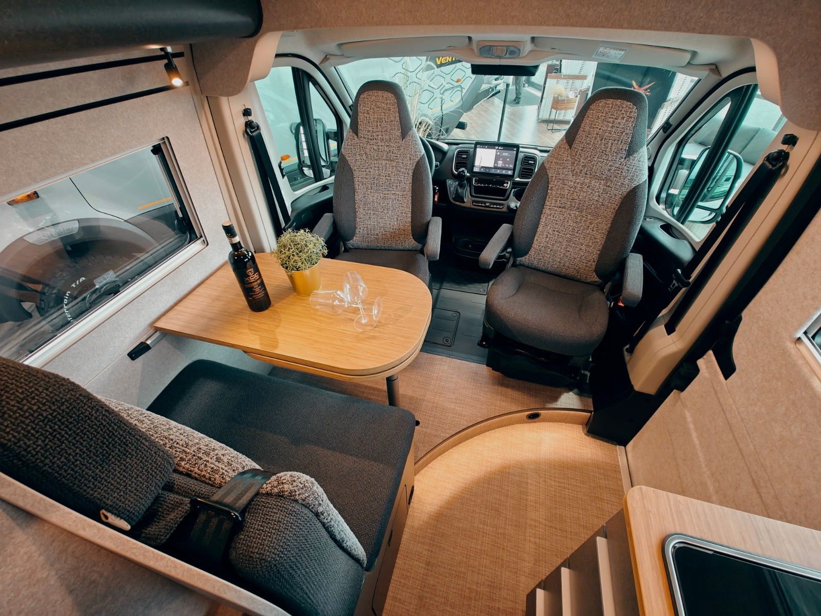 Fahrzeugabbildung HYMER / ERIBA / HYMERCAR HYMER REDWOOD 600 TRAIL 2026