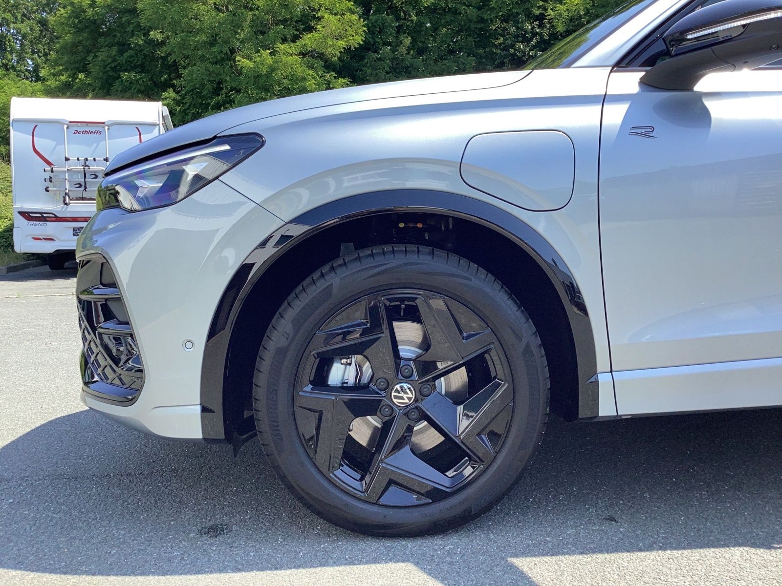 Fahrzeugabbildung Volkswagen Tiguan 1.5 TSI eHybrid 200 kW R-Line AHZV  IQ.LI