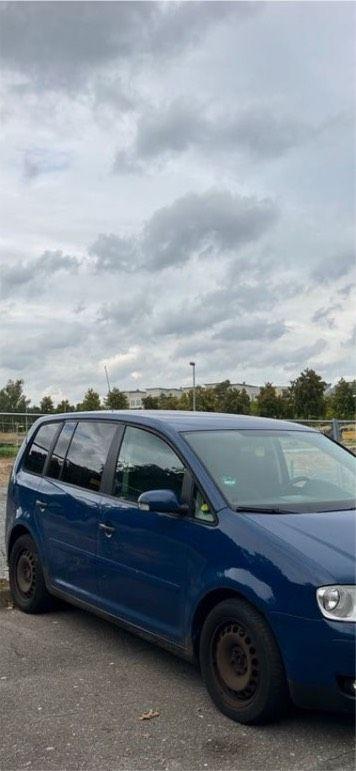 Volkswagen Touran 2005 — rear view