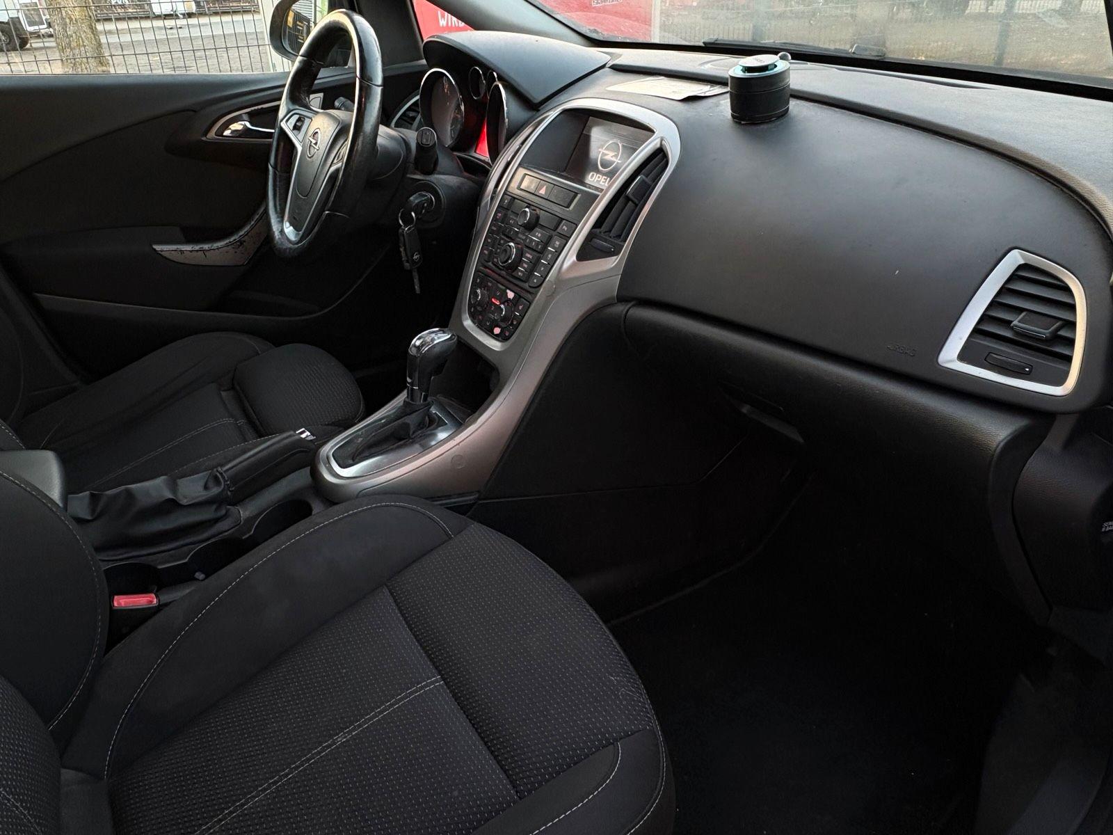 Opel Astra 2013 — фото 13