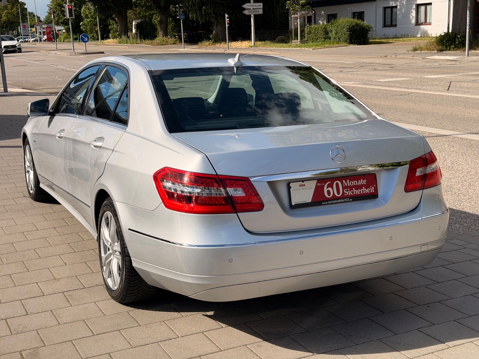 E 220 *Xenon*Klimatr.*Sitzhz*PDC*Navi*S.W*ALU*