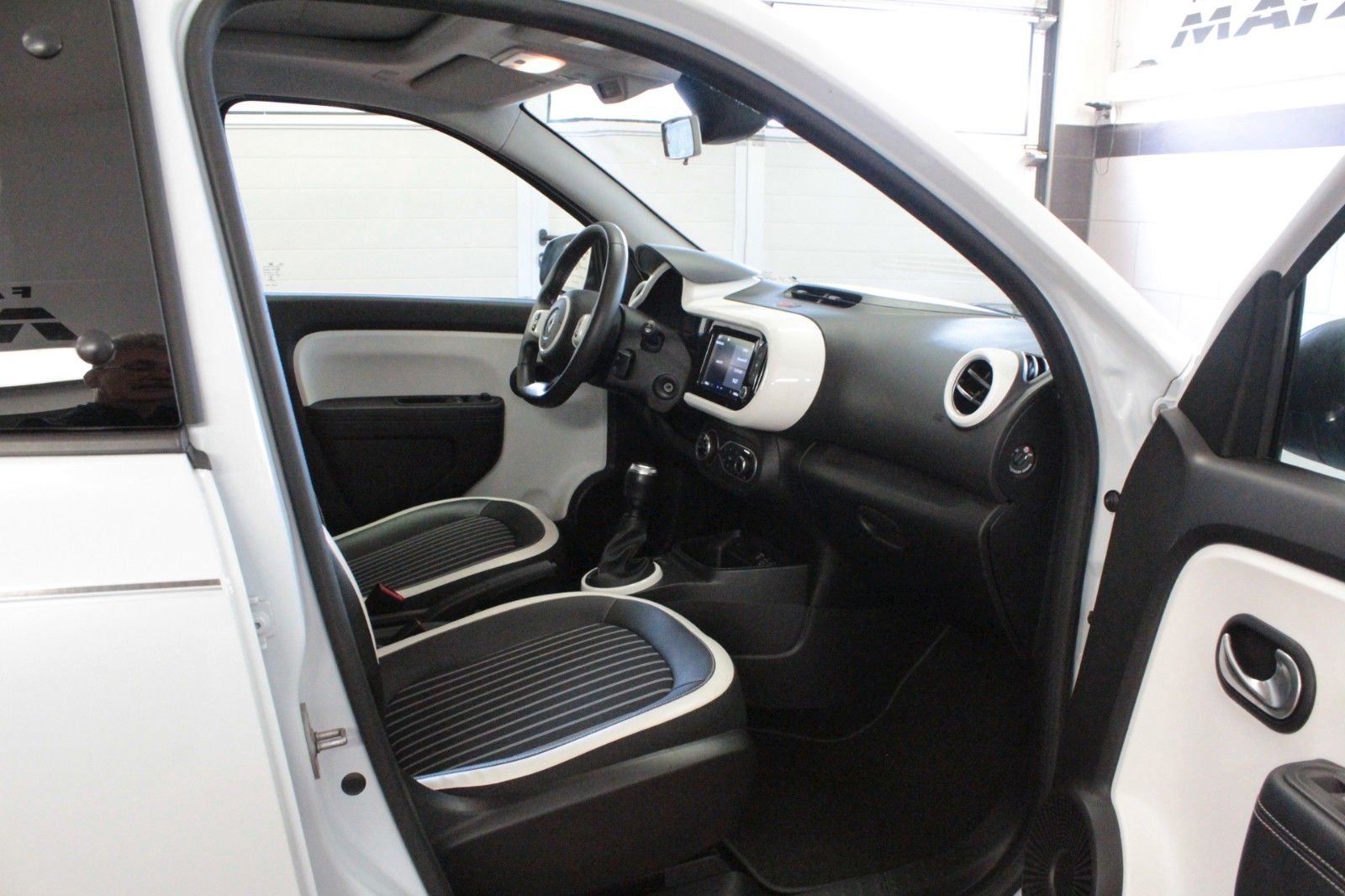 Fahrzeugabbildung Renault Twingo SCe65 Intens*Easy Link*Faltdach*