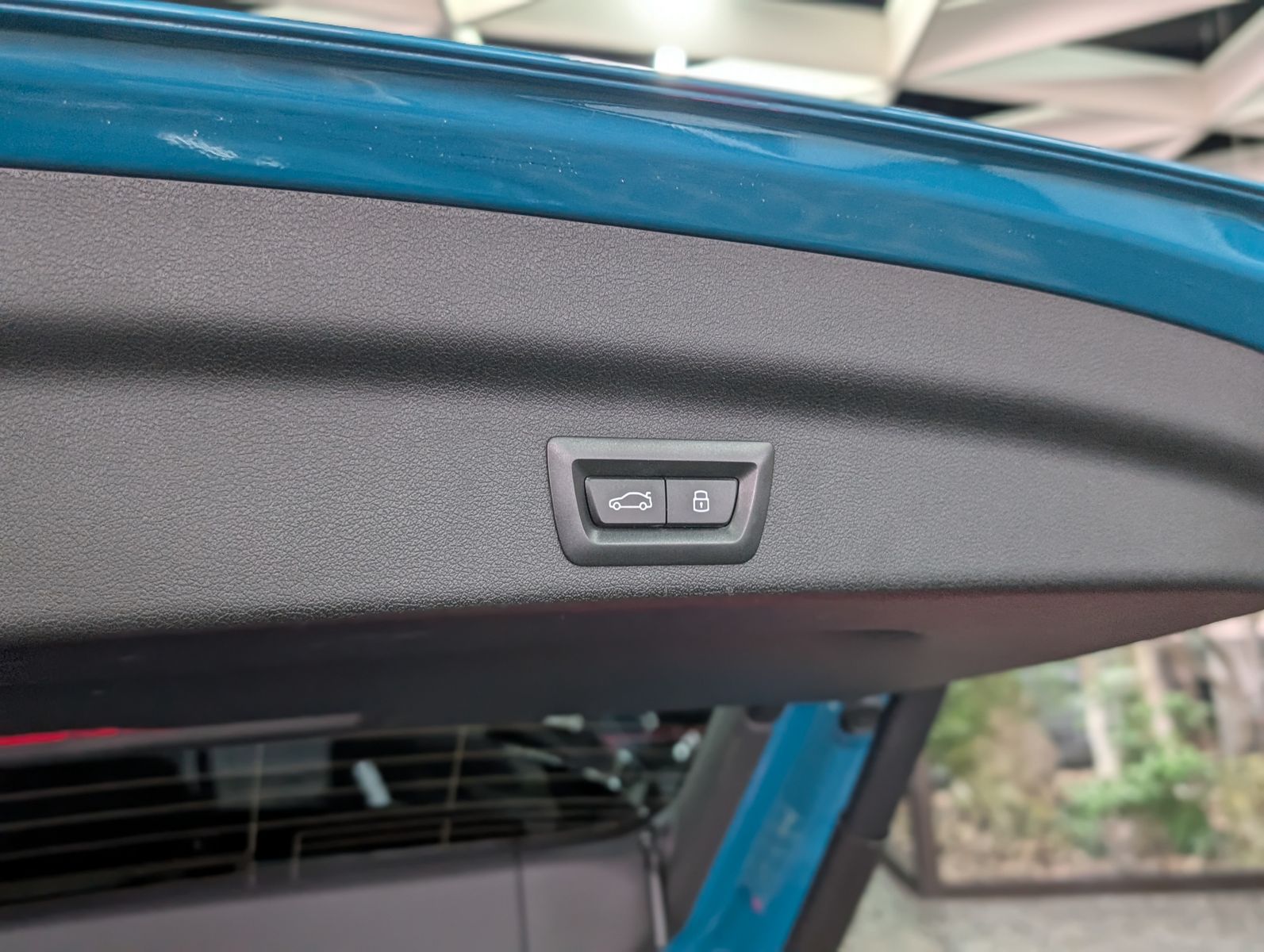 Fahrzeugabbildung BMW X1 20i M Sport Shadow H&K AHK PANO HUD 360° 20"
