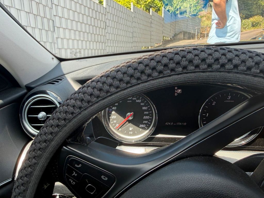 Image of Mercedes-Benz E 220