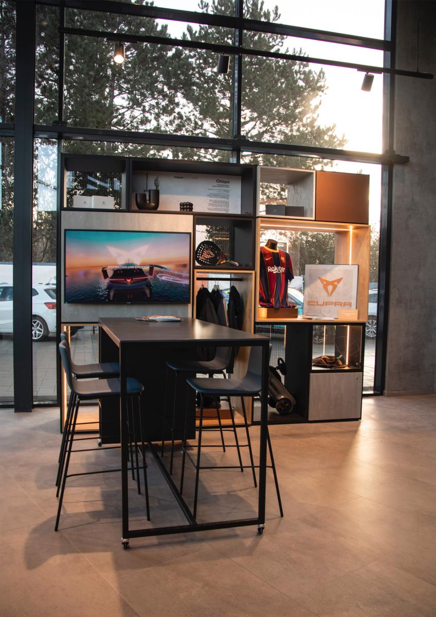 showroom-image-top