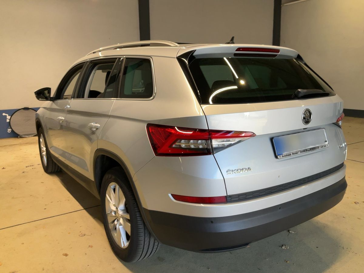 Skoda Kodiaq TSI Style 4x4 LED AHK ACC Navi Pano RFK S foto 3