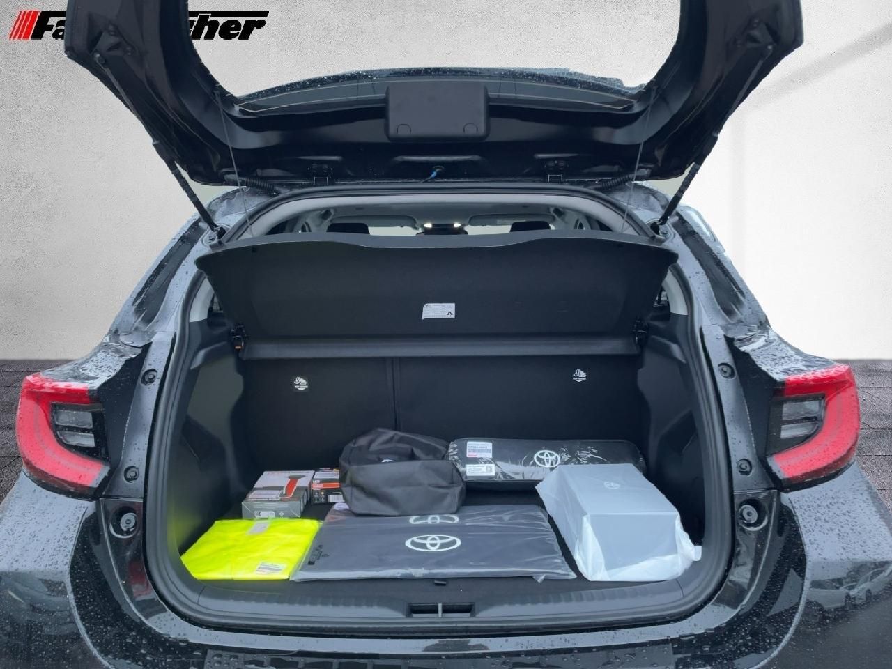 Fahrzeugabbildung Toyota Yaris Hybrid 116PS Teamplayer + Comfort Paket