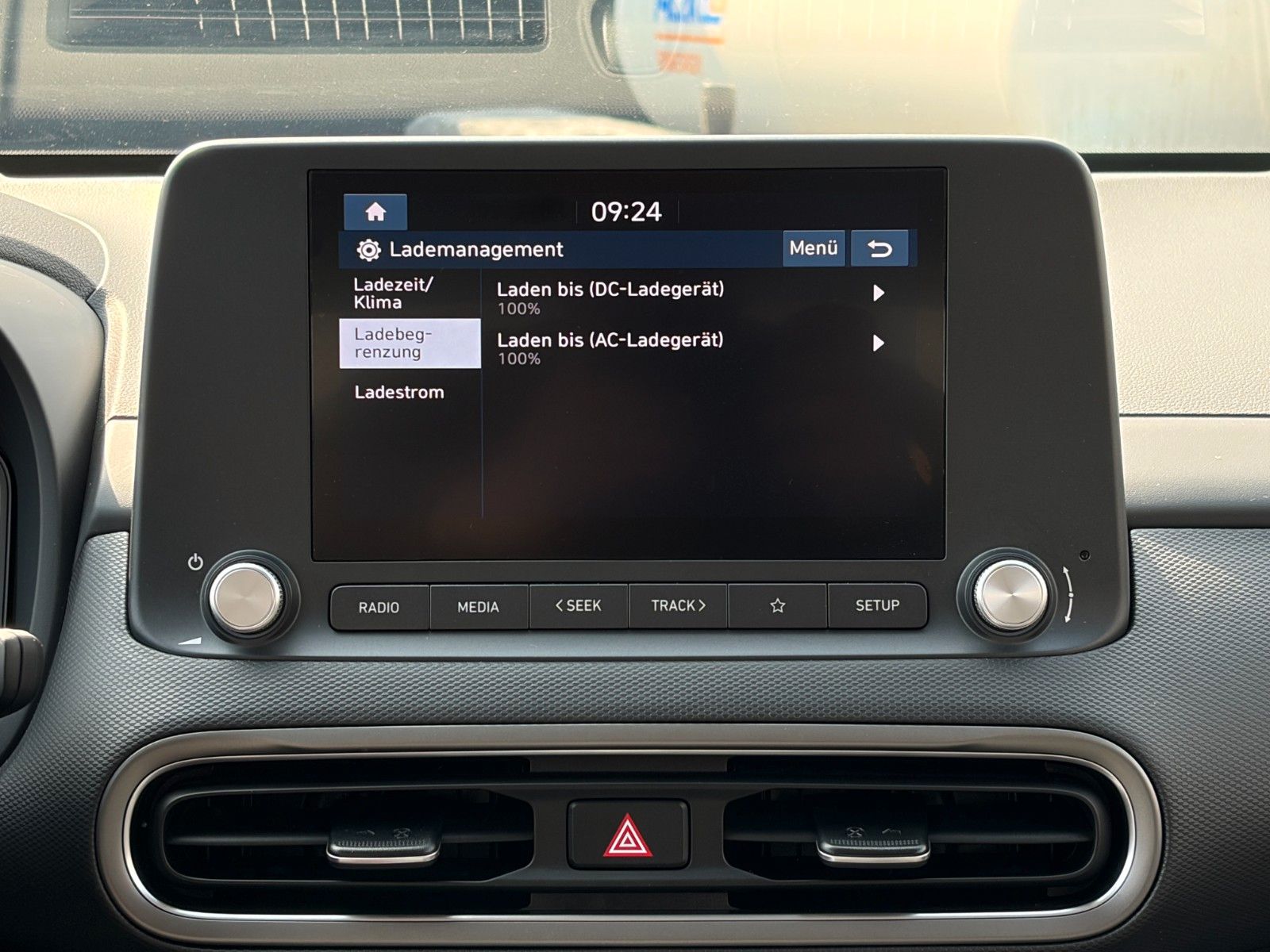 Fahrzeugabbildung Hyundai KONA E Basis 2WD LKAS CAM CarPlay DAB+ 17" 305km