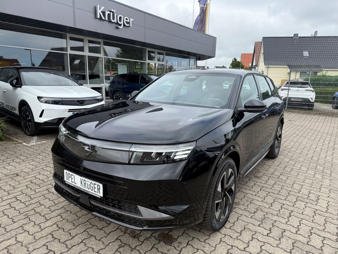 Fahrzeugabbildung Opel Grandland 1.6 Plug-in-Hybrid mit AHK+Allwetter