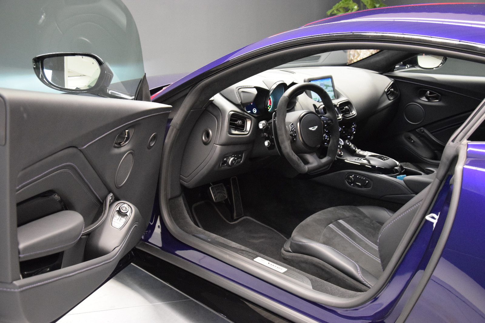 Fahrzeugabbildung Aston Martin V8 Vantage 4.0 V8 02/2027 Garantie