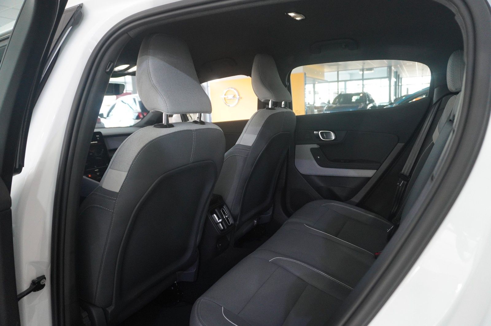 Fahrzeugabbildung Polestar 2 Long Range DUAL-MOTOR NAVI/LED/360°/VIRT/PILOT