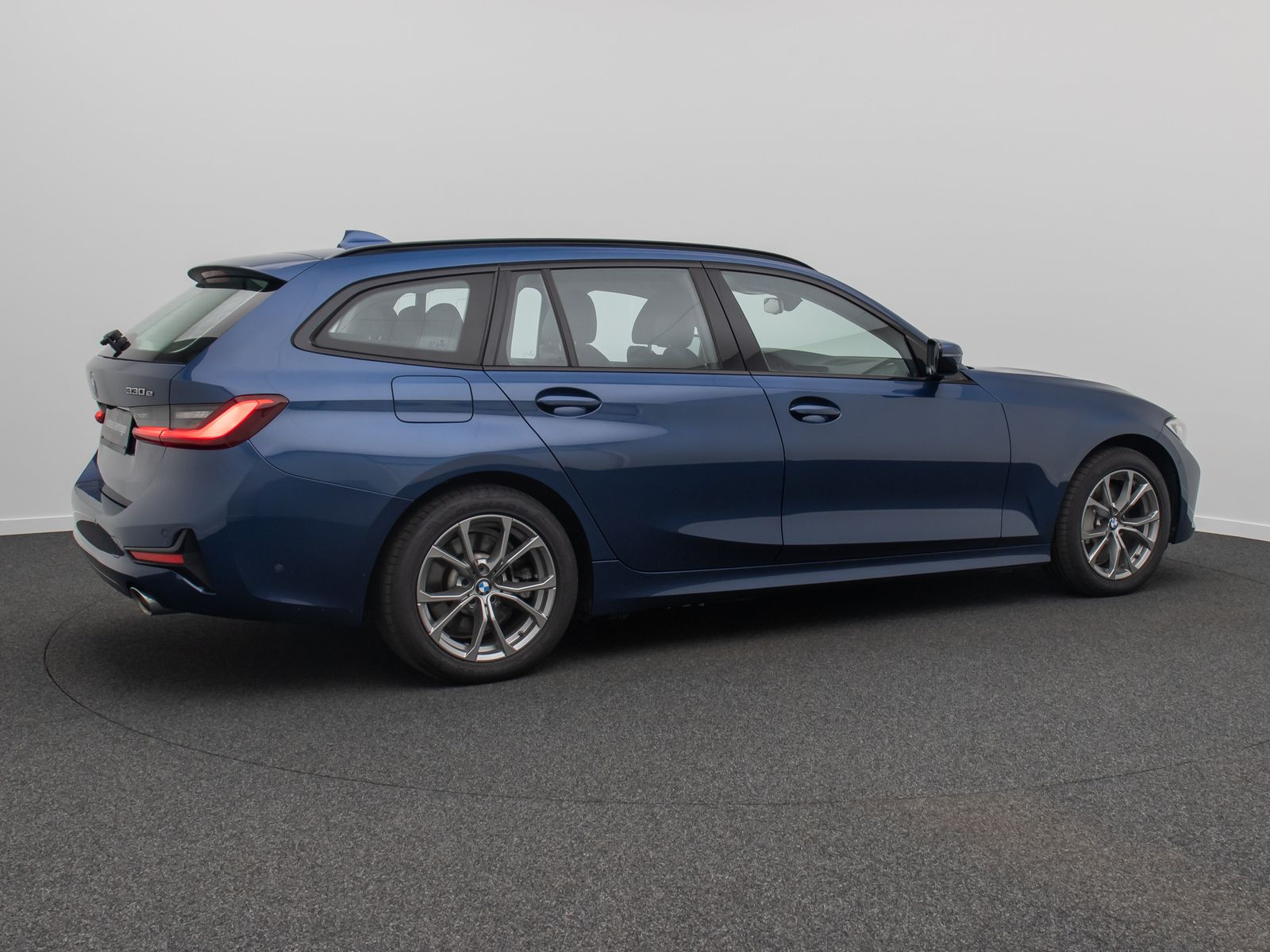 Fahrzeugabbildung BMW 330e  Sport Line Kamera DAB Laser HUD H/K Alarm