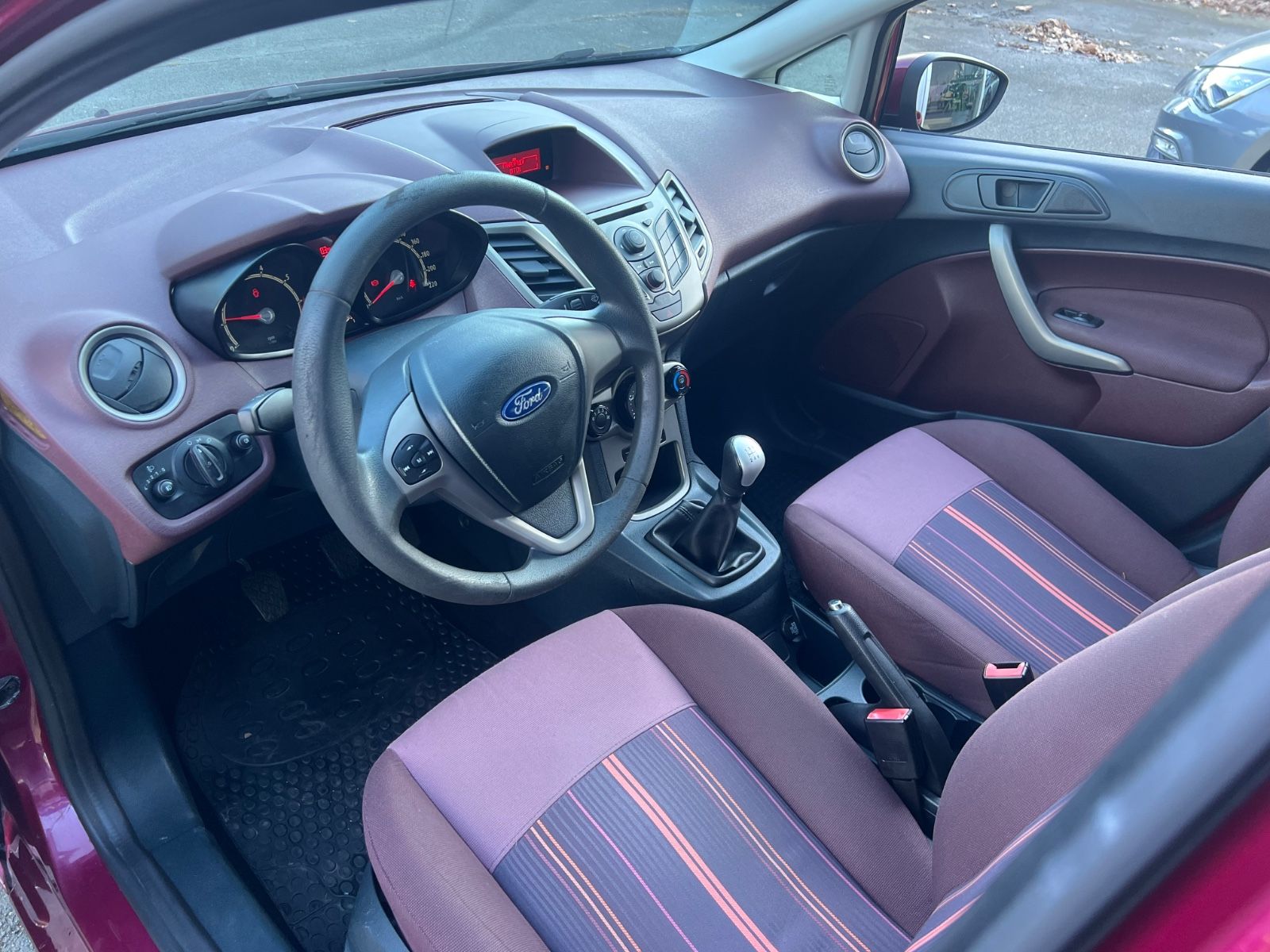 Fahrzeugabbildung Ford Fiesta Sonderlack *4/5 TÜRIG*