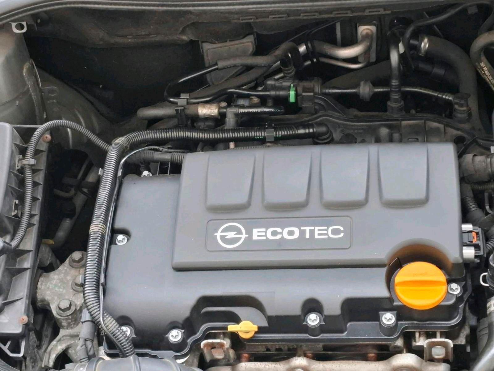 Opel Astra 2011 — photo 8