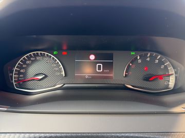 Peugeot 2008 1.2 Benzin 100 Business Kam.+LED+Navi+SHZ