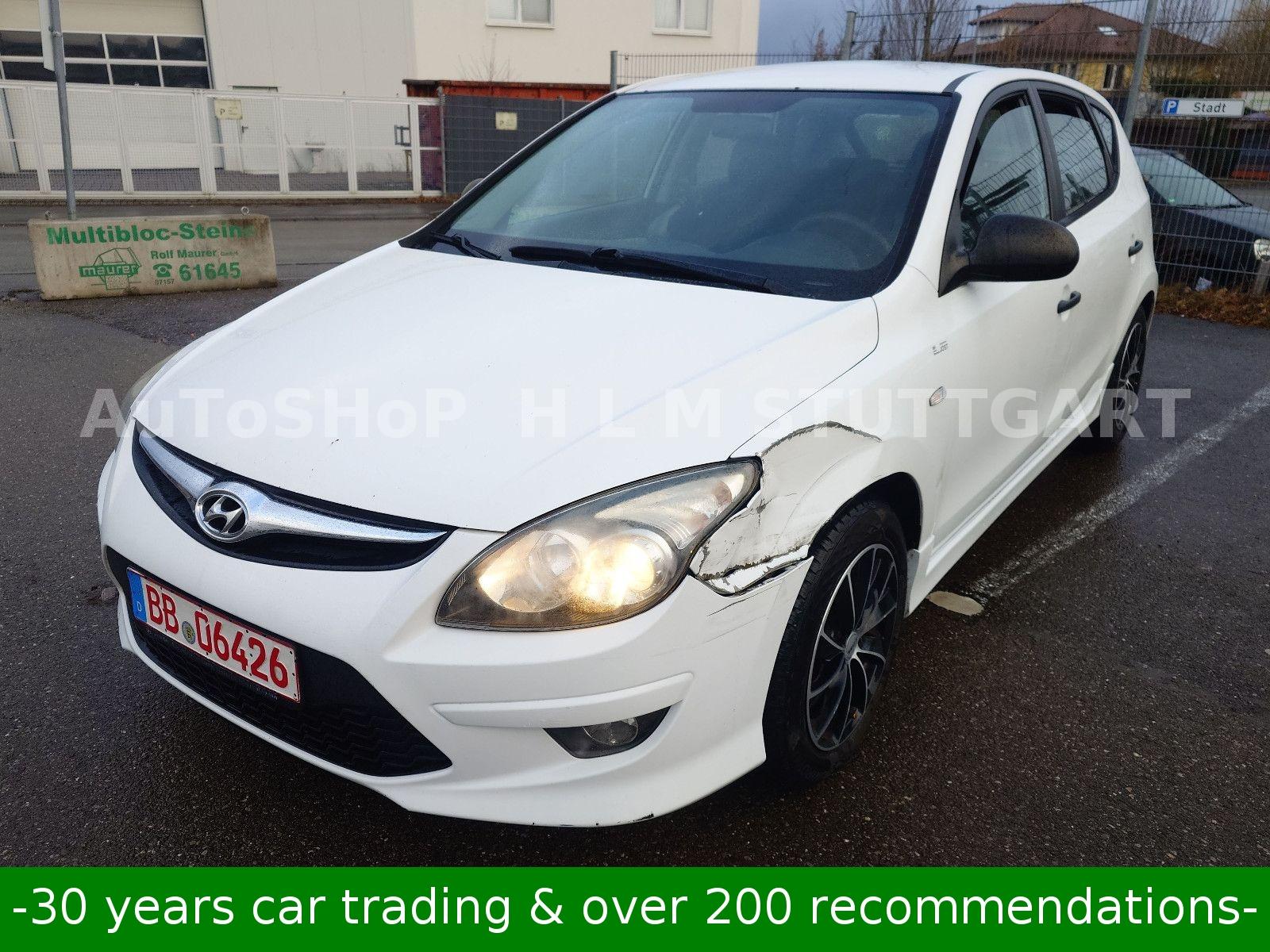 Hyundai i30 FiFA WM >AC>Euro5>alloys >running~moving