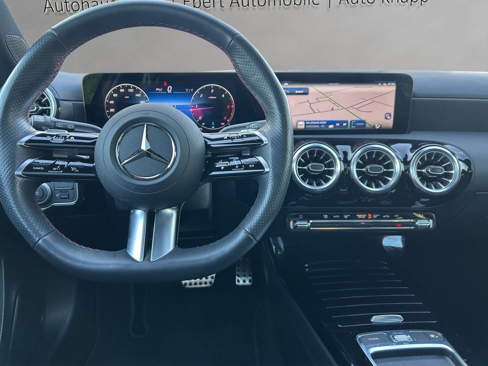 Fahrzeugabbildung Mercedes-Benz A 200 d AMG+ Kamera KeyGo LED Pano DISTRO Ambien